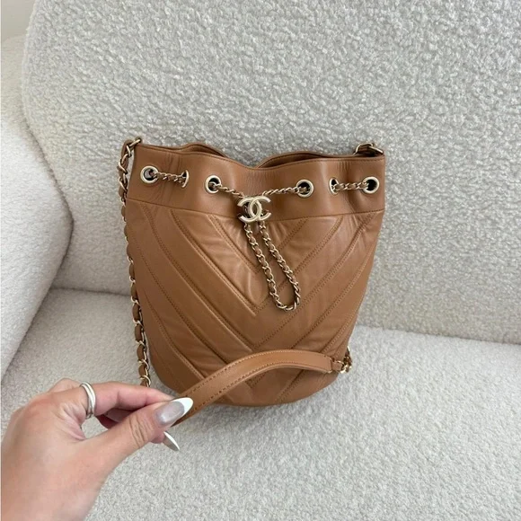 Authentic Chanel Bucket Bag GHW - Picture 3 of 9